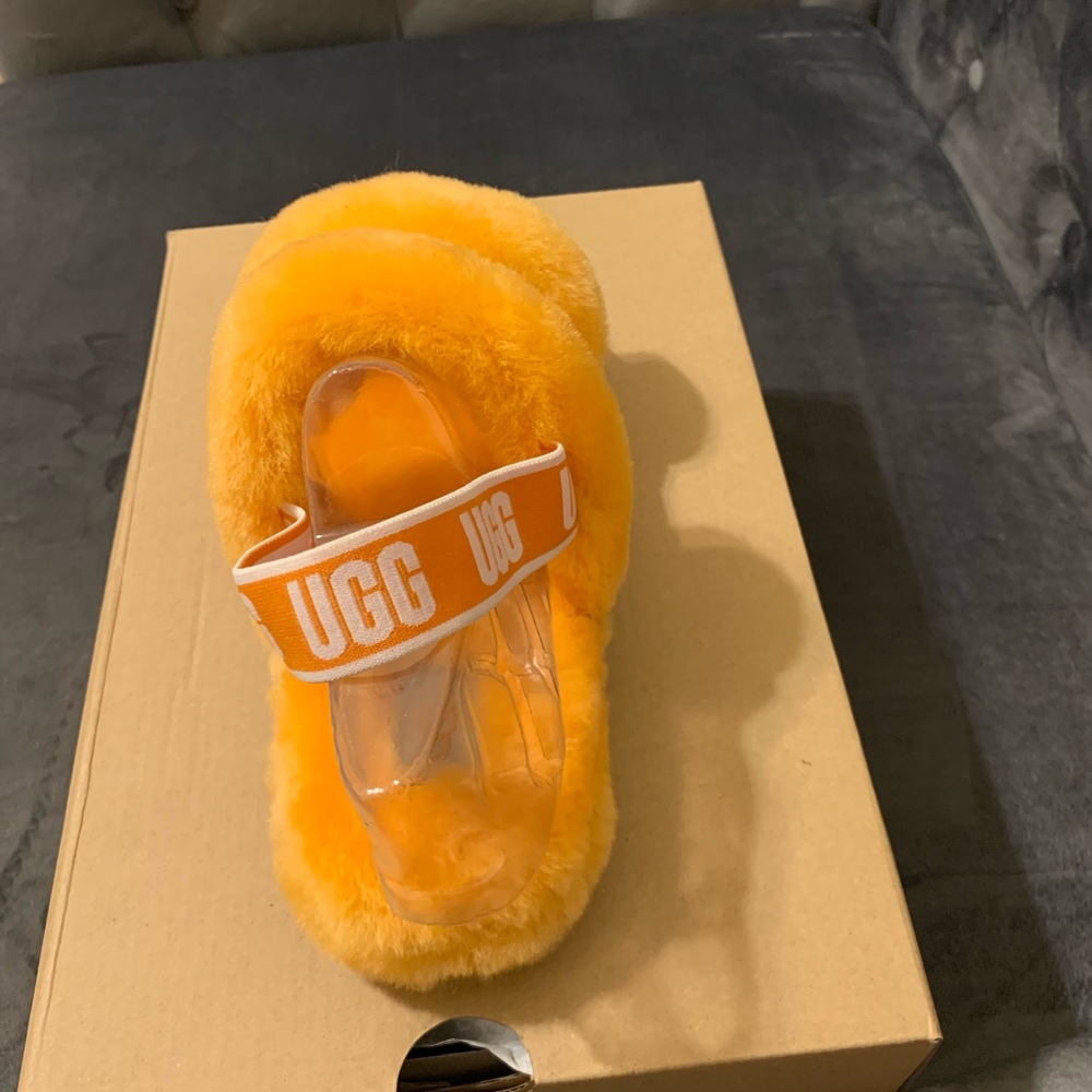 “K OH YEAH” US Size 5 Orange Ugg Sandals!